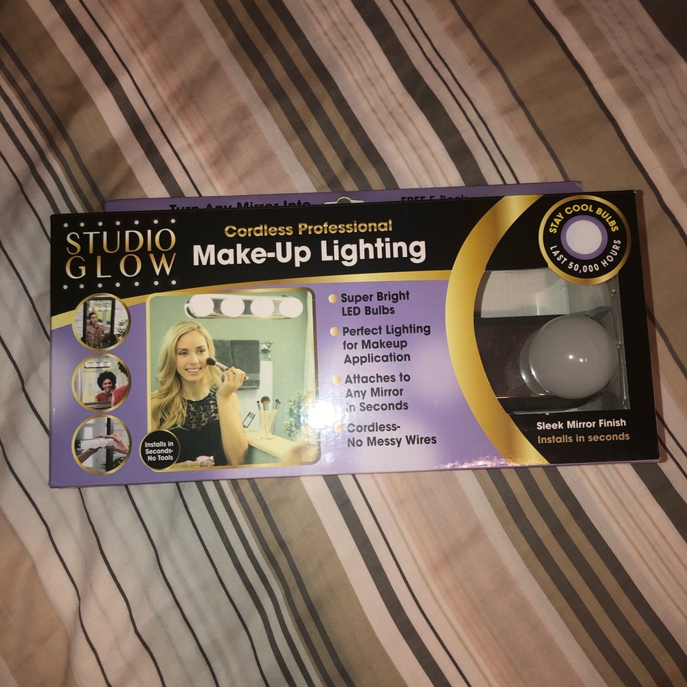 Brand new cordless makeup lighting mirror mount